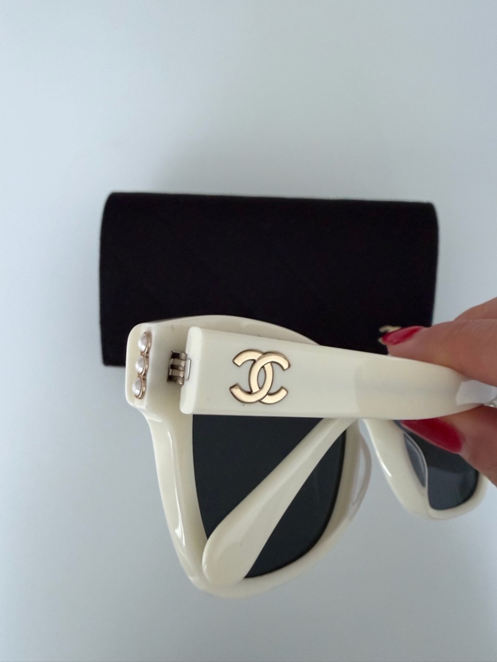 CHANEL White Pearl Sunglasses - Picture 4 of 6